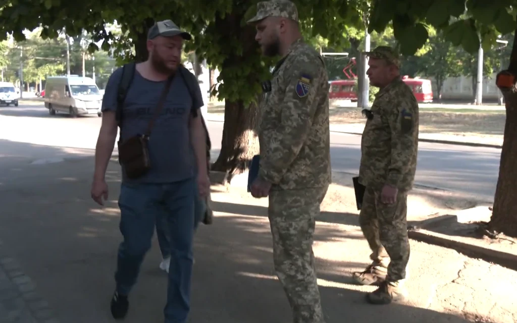 Після 60 років до ТЦК можна не йти: «Оберіг» сам виключатиме з військового обліку