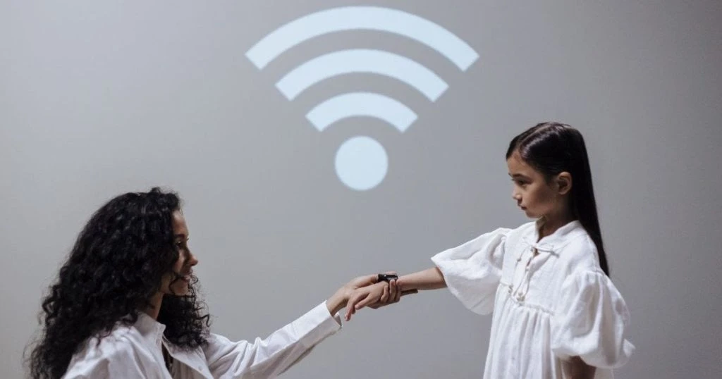 Роутер стоїть поруч, але Wi-Fi все одно повільний: 7 помилок у квартирі, які погіршують сигнал